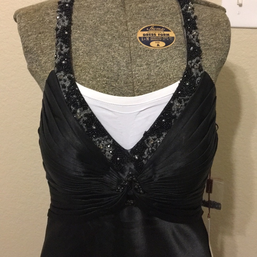 Long black ballgown - Picture 2 of 6